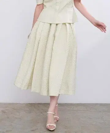 아이보리 플레어 스커트