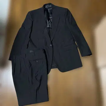 블랙 포멀 수트 자켓과 팬츠 세트