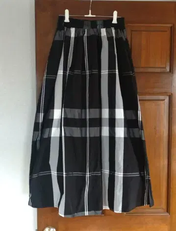 AIC. 볼륨 플레어 스커트 체크 무늬