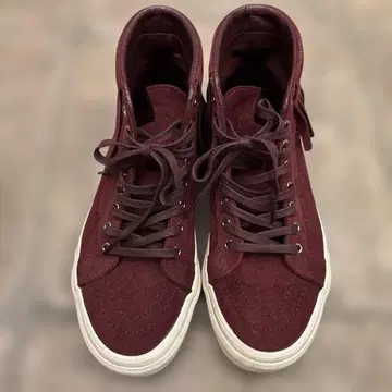 버건디 스웨이드 프린지 하이컷 스니커즈