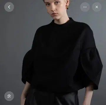 Heve Tulip sleeve bonding blouse (Black)