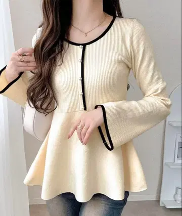 택 포함 새상품 mily bilet 배색 펄 버튼 리브 니트 페플럼 상의