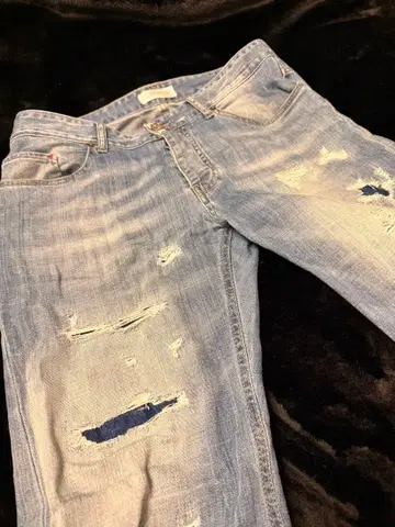 새상품급 PMDS 라이트 블루 데미지 데님 슬림핏