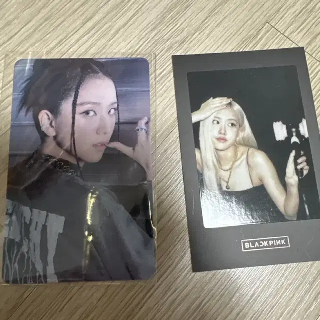 지수 (본 핑크) 콘서트 포카, 로제 응원봉 포카