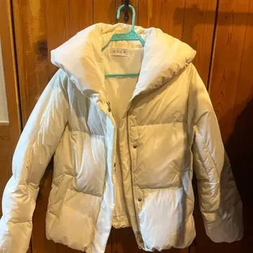 화이트 다운 자켓