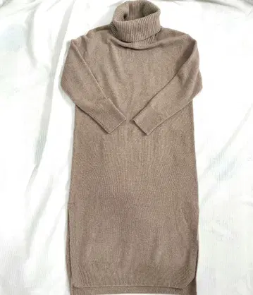 23구 캐시미어 터틀넥 니트 원피스 38