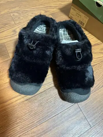 KEEN 블랙 슬립온