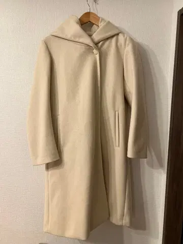 새상품급! 어스 뮤직앤 에코로 후드 부착 롱 코트 M