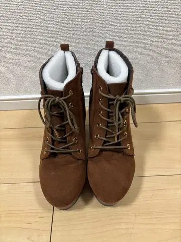 Heather 레이스업 벨트 부츠