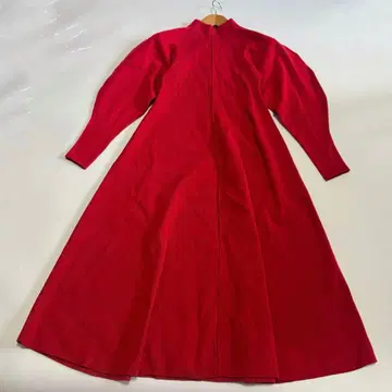 ELENDEEK 엘렌딕 핏 & 플레어 실루엣 니트 원피스 빨간색