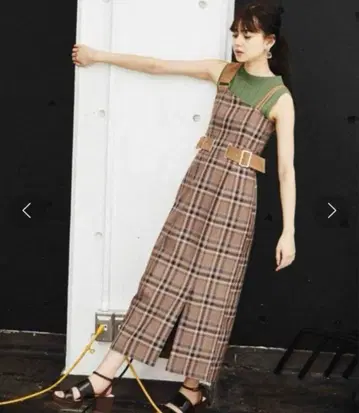 백 스핀들 체크 오버롤 스커트