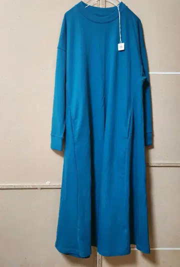 스크롤 맨투맨 롱 기장 원피스