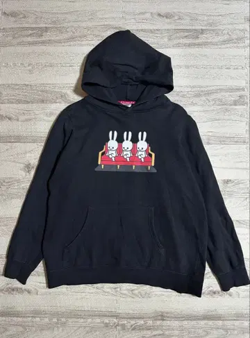 CUNE 큔 토끼 프린트 소파 블랙 후드티