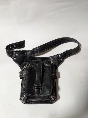 블랙 합성 피혁 바디백