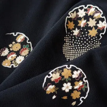 코몬 순수 실크 블랙 베이스 눈꽃 무늬에 사계절 꽃 금채