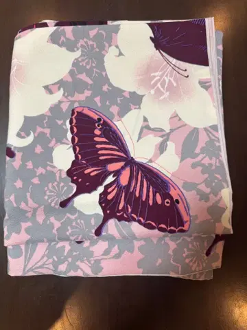 나비와 꽃무늬의 코몬 워셔블 기모노