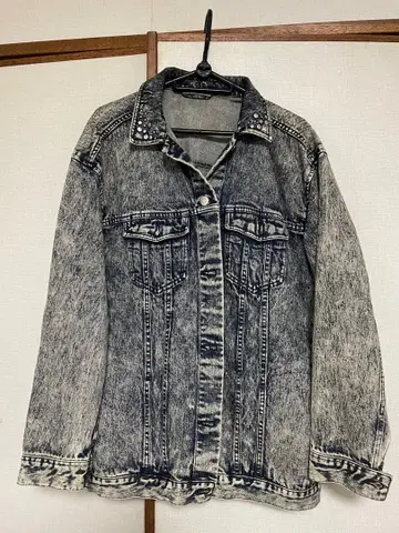 스터드 장식 데미지 가공 데님 자켓