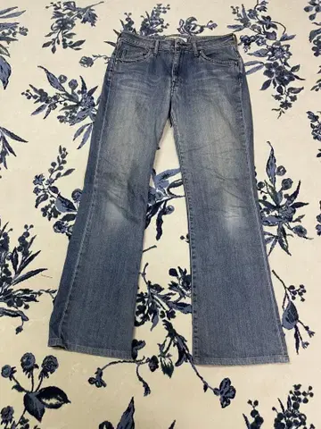 라이트 블루 부츠컷 데님