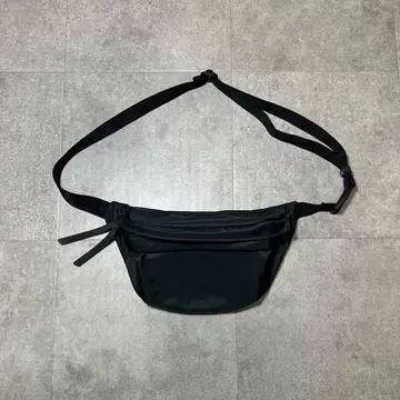 컨디션 최상 퍼블릭 도쿄 PUBLICTOKYO 나일론 힙색 사용 용이성