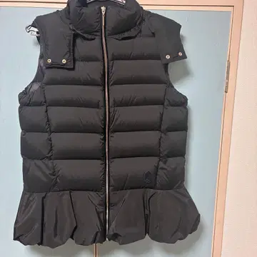 새상품급 SONO 페미니티 다운 베스트 블랙 사이즈 2