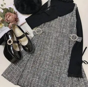 evelyn 트위드 소재 사이드 비쥬 장식 점프 스커트