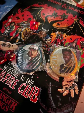 기묘한 이야기 홀로그램 캔뱃지 컬렉션 2개 세트