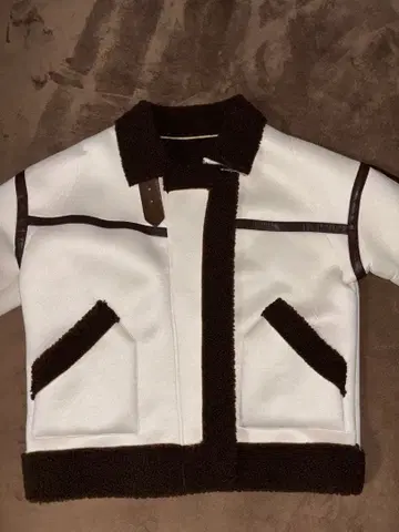 플리스 보아 자켓 화이트와 브라운