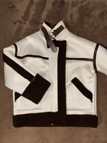 플리스 보아 자켓 화이트와 브라운