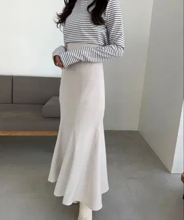 Ada. 주름이 잘 가지 않는 아름다운 실루엣의 플레어 머메이드 스커트