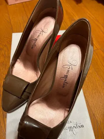 긴자 카네마츠 브라운 하이힐