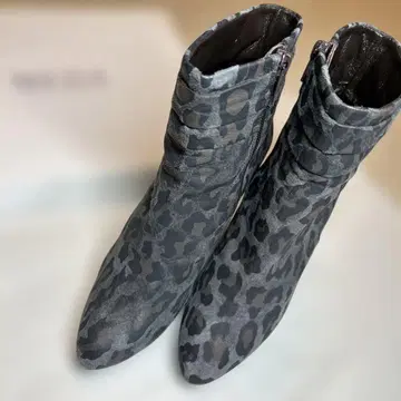 모드 에 자코모 그레이 레오파드 무늬 숏부츠