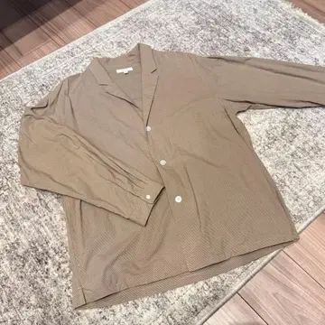 브라운 긴팔 셔츠