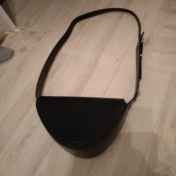 ZARA 자라 블랙 반달 숄더백