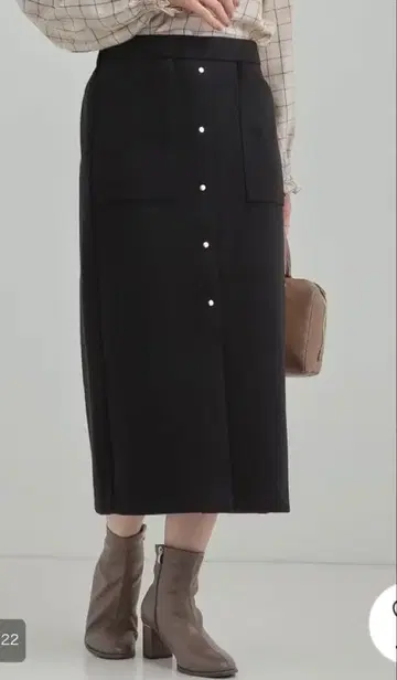 [택 포함 새상품] 슬림하게 예뻐 보이는 베이커 스타일 내로우 스커트 L