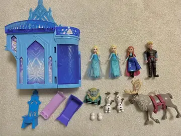 겨울왕국 엘사와 얼음 성 세트 미니 인형 포함