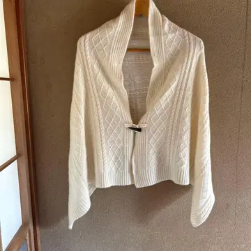 아이보리 케이블 니트 판초풍 케이프 코트