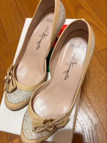 긴자 카네마츠 베이지 하이힐