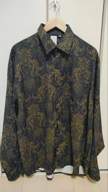 Casper John 긴팔 셔츠 블랙과 금색 무늬