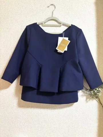 새상품 GREED 7부 소매 네이비 티셔츠