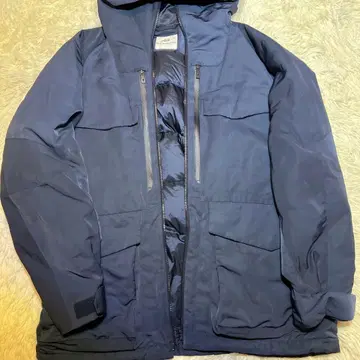 네이비 후드 부착 다운 자켓 유니클로 화이트 마운티니어링