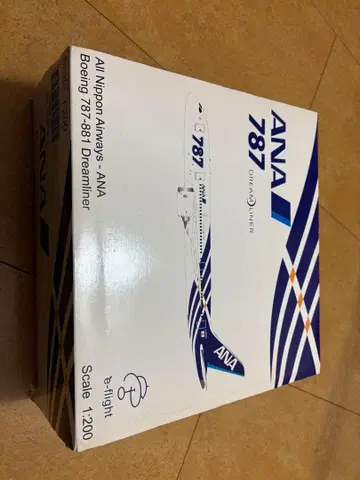 ANA Boeing 787-881 Dreamliner 1/200
