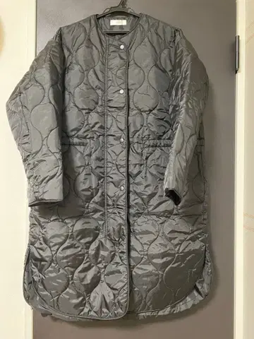 ANGIE 퀼팅 롱 코트 노카라 코트 블랙