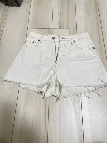 EVRIS 화이트 컷오프 숏팬츠