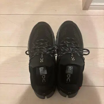 On 러닝화 블랙 25.5cm