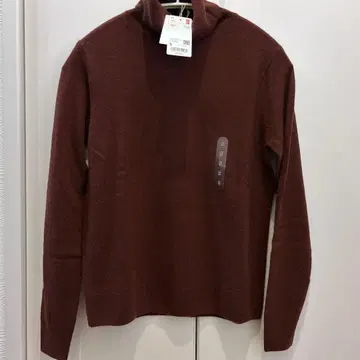 새상품 [ UNIQLO ] S 캐시미어 터틀넥 스웨터 여성용 브라운