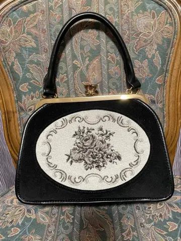 안 어나더 안젤라스 로즈 자수 가마구치 백