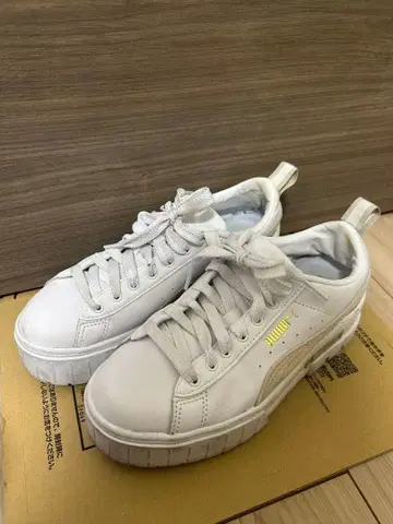 PUMA 화이트 스니커즈 통굽 23.5cm 우먼 메이즈 가죽
