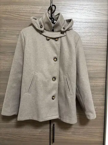 후드 부착 베이지 코트