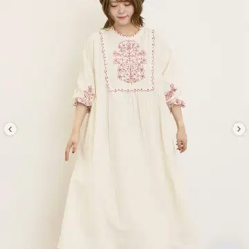 Samansa Mos2 S 사이즈 배색 자수 원피스 아이보리