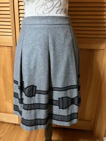 그레이 갤러리 비스콘티 스커트